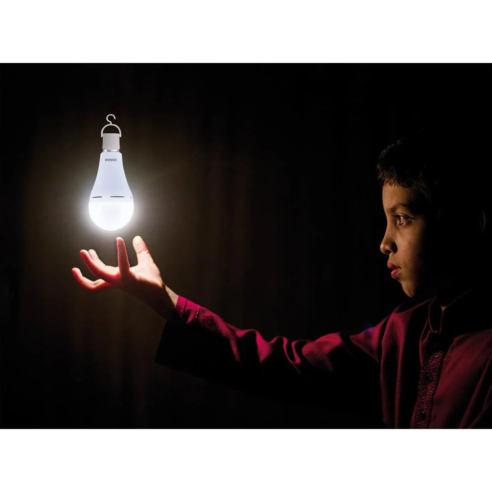 OSRAM LED Classic A 60 Camping Lampe / Notlicht mit integriertem wiederaufladbaren Akku (ex 60W) 8W Kaltweiß E27 – Bild 5